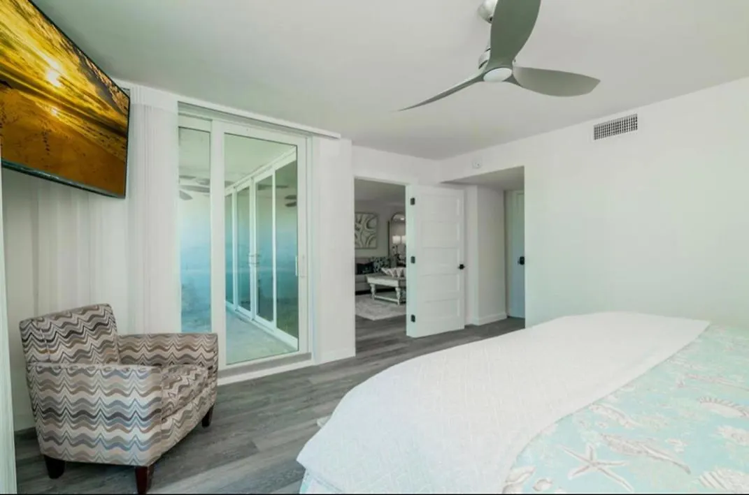 Beach Front Relaxing Get Away On Beautiful Destin Emerald Coast Aparthotel