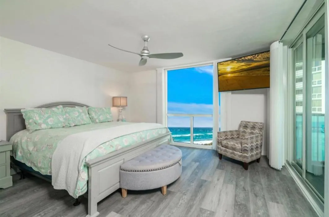 Aparthotel Beach Front Relaxing Get Away On Beautiful Destin Emerald Coast United States