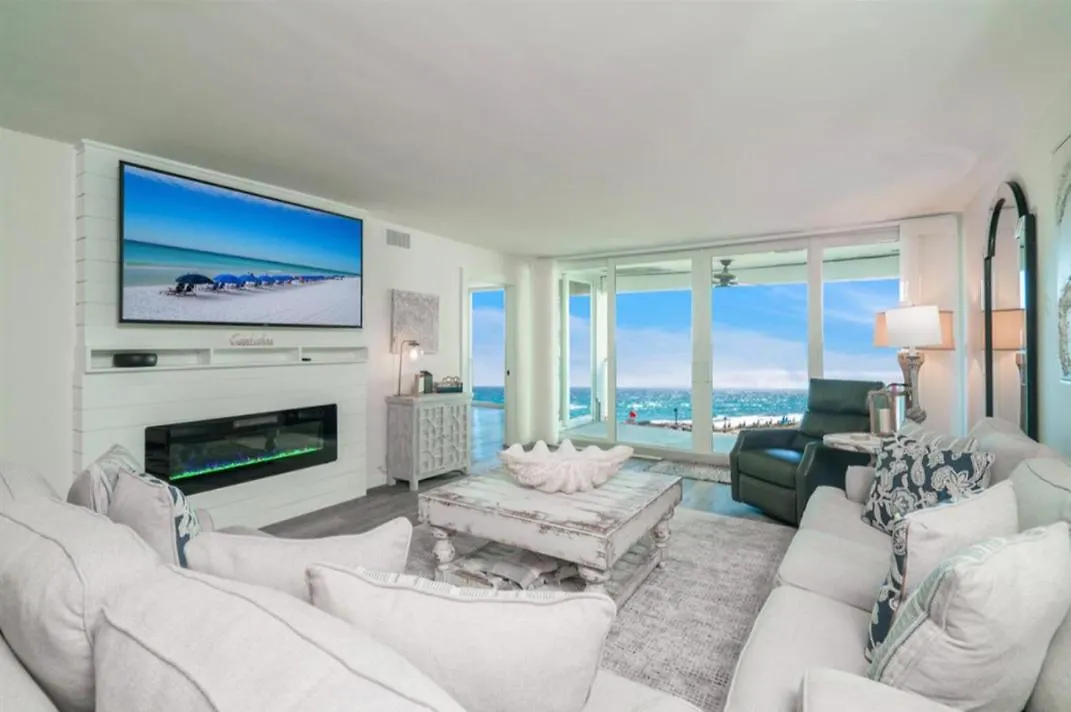 Beach Front Relaxing Get Away On Beautiful Destin Emerald Coast