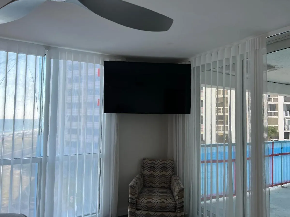 Beach Front Relaxing Get Away On Beautiful Destin Emerald Coast Aparthotel